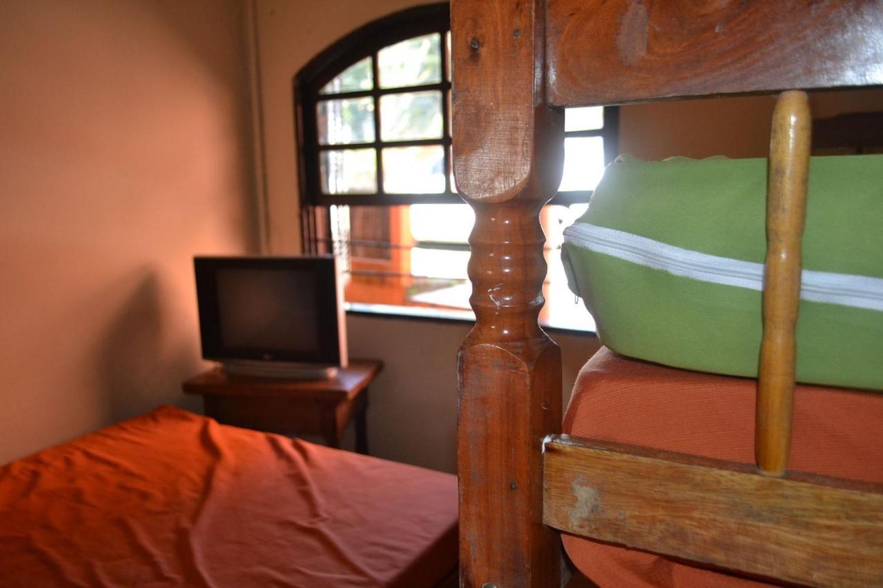 0001.09 - Maranduba - Chale Terreo - 1 Dormitorio - 6 Pessoas - 2 Quadras Do Mar - Piscina - Wi-Fi Ubatuba Buitenkant foto